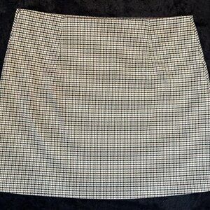 H&M Houndstooth Mini Skirt Size 6 – Stylish Plaid Lined Skirt